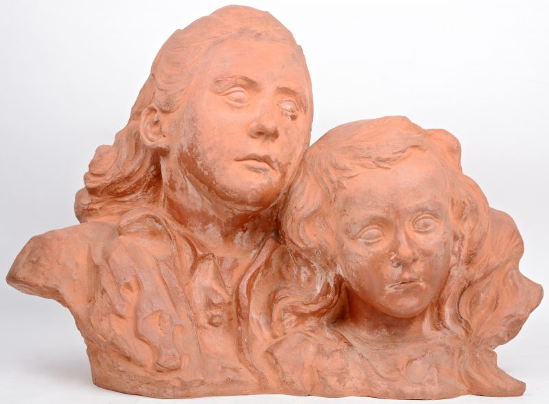 “Christa & Frieda”. Een beeldengroep van terracotta. Gesigneerd.