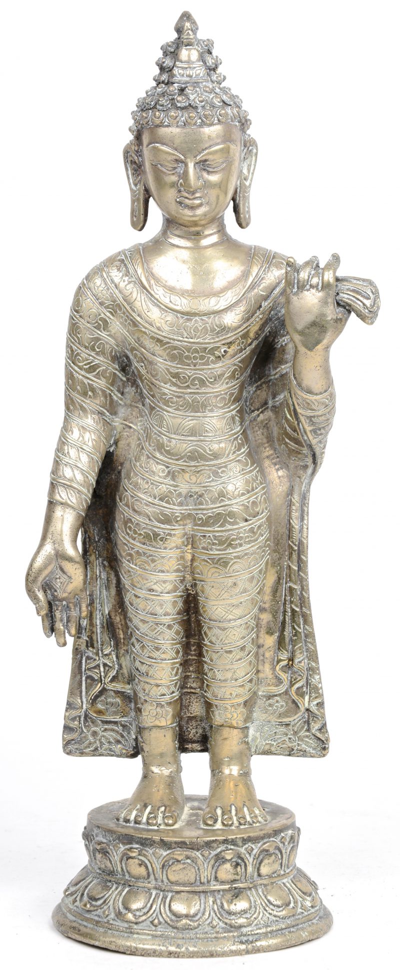 Een staande Thaise Boeddha van brons.