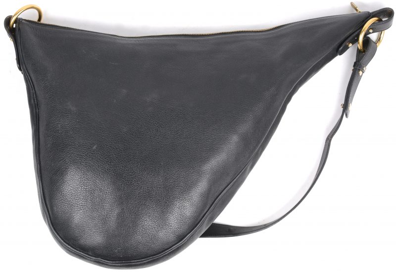 Een zwart lederen handtas, moel ‘Saddle bag’. In originele draagtas.