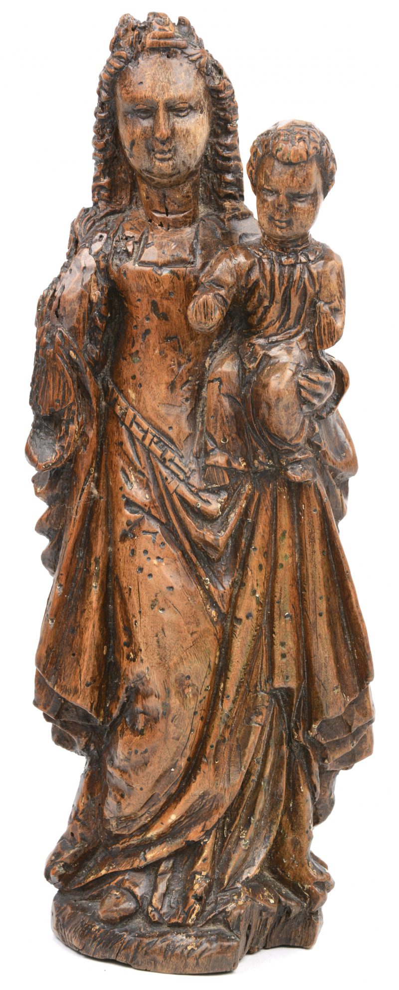 “Madonna met kind”. Een gebeelhdouwd houten beeld. Omstreeks 1800.