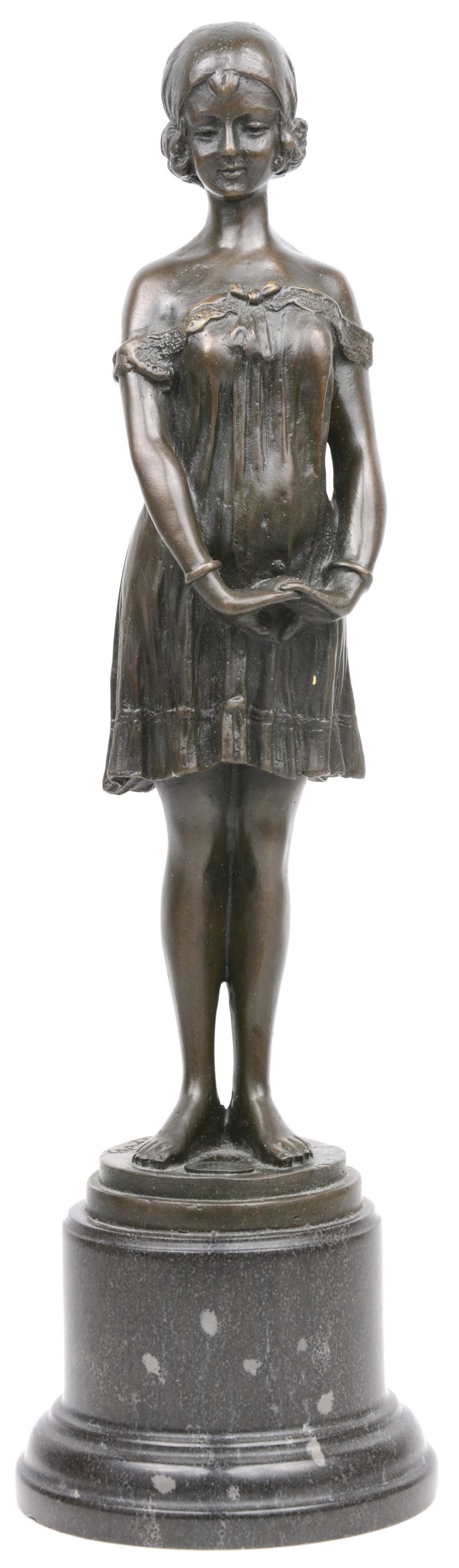 “Meisje”. Een bronzen beeld naar een werk van Chiparus. Met gieterijstempel.