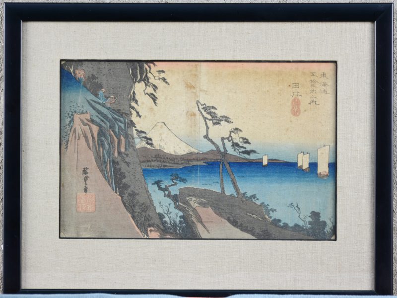 “Yui” Een ingekleurde originele Japanse houtsnede uit de reeks ‘53 stations van de Tokaido’. 1833.