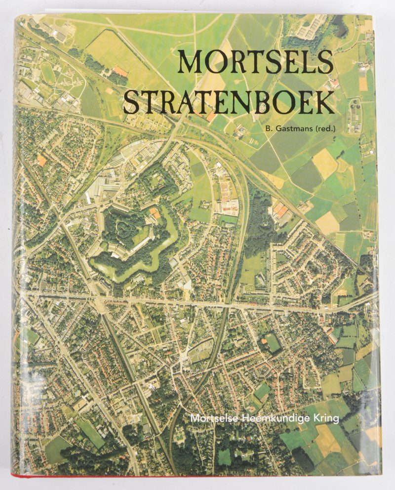 B. Gastmans (Heemkundige Kring Mortsel 1989). “Mortsels Stratenboek”. Met bijlage “kaarten en wapenschilden”.
