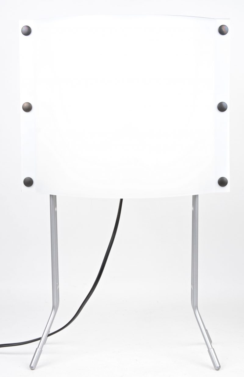 Een tafellamp, model ‘Ellipse’.