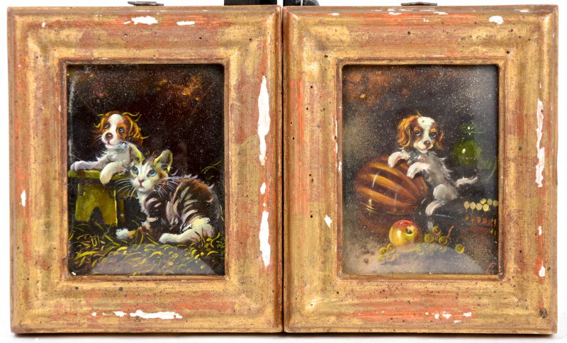 Een paar miniaturen met hond en hond & kat. Olieverf op paneel.
