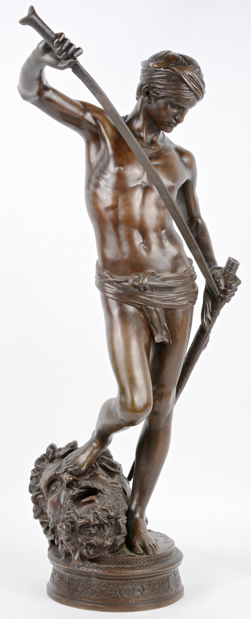 “David”. Bronzen beeld met bruin patina. Gesigneerd en met merk van Barbédienne.