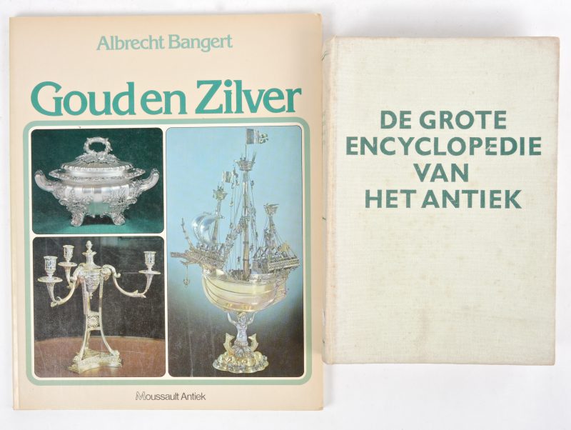 Twee documentatieboeken m.b.t. antiek en zilver.