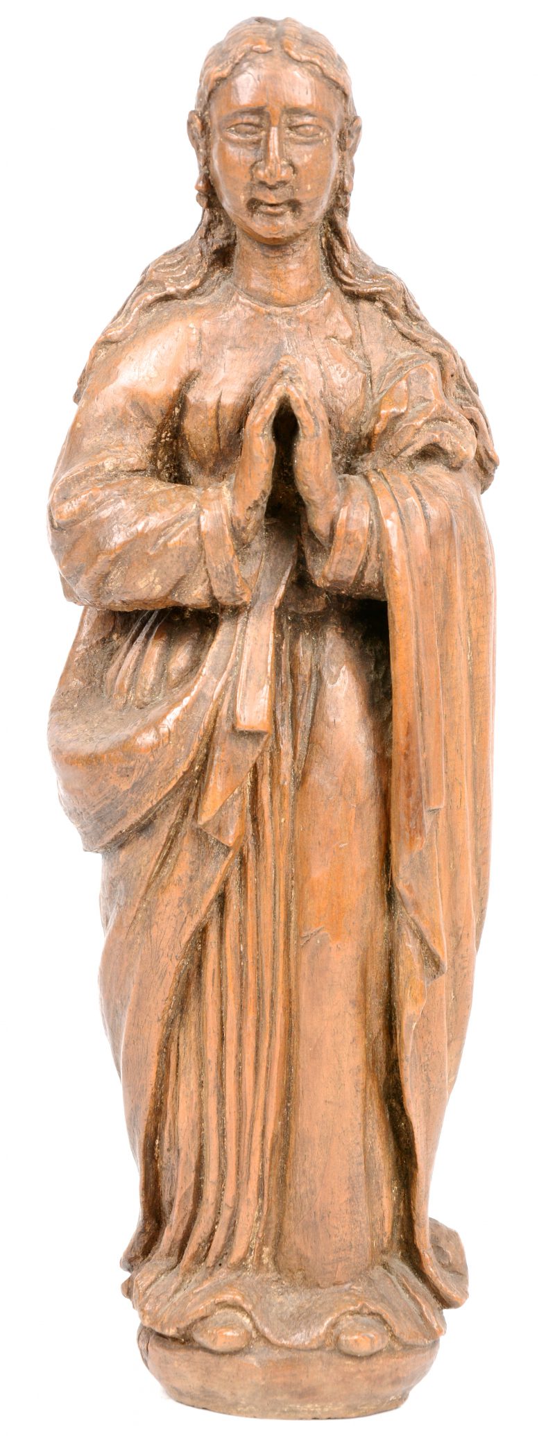 Gotisch houten beeld van een biddende Madonna. Zonder polychromie.