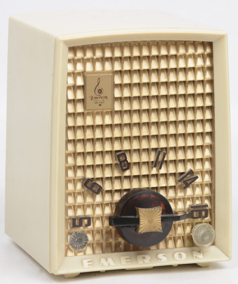 Een kunststof radio. Jaren ‘60.