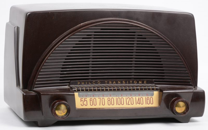 Een oude bakelieten radio. Type ‘Transitone’ 52-542. Bouwjaar 1952.