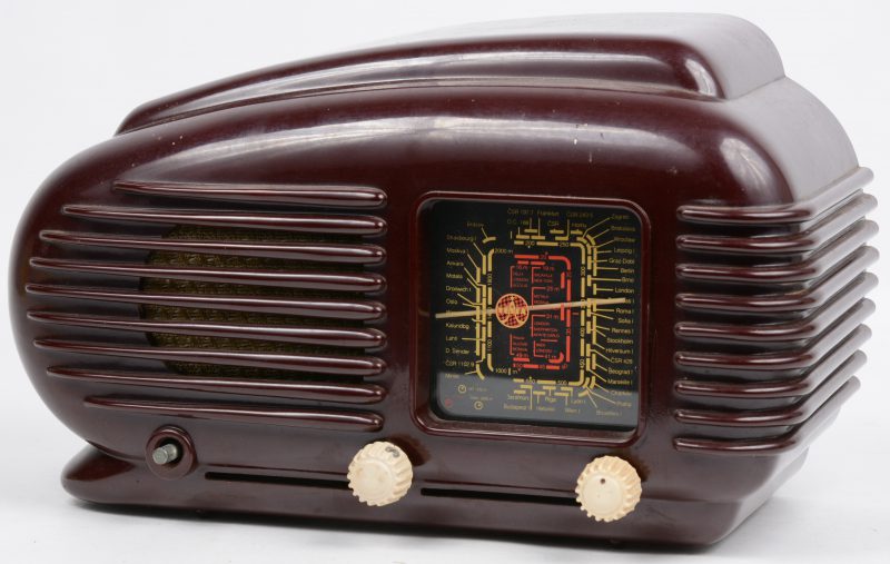 Een bakelieten buizenradio model ‘Talisman’. Type 308U. Jaren ‘40.