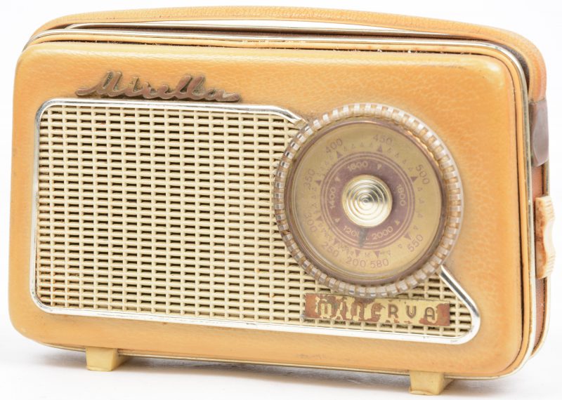 Een draagbare radio, model ‘Mirella’. Jaren ‘60.