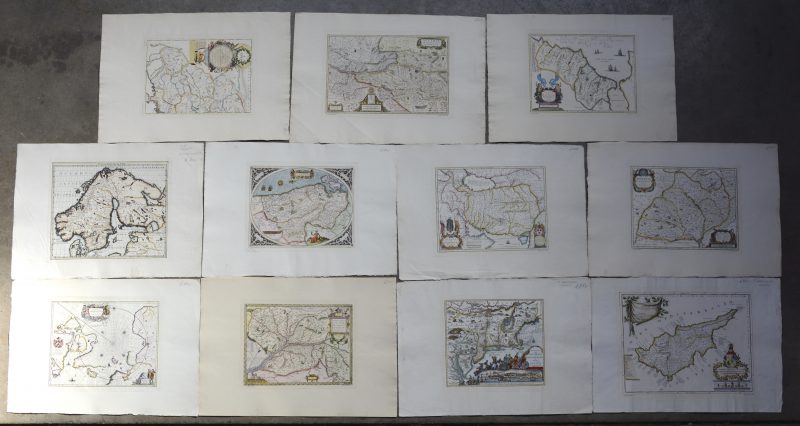 Een lot van elf ingekleurde XIXe eeuwse herdrukken van XVIIe en XVIIIe eeuwse kaarten.
