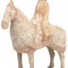 Drie terracotta paarden in de geest van de Tang-periode. Twee oortjes manco.