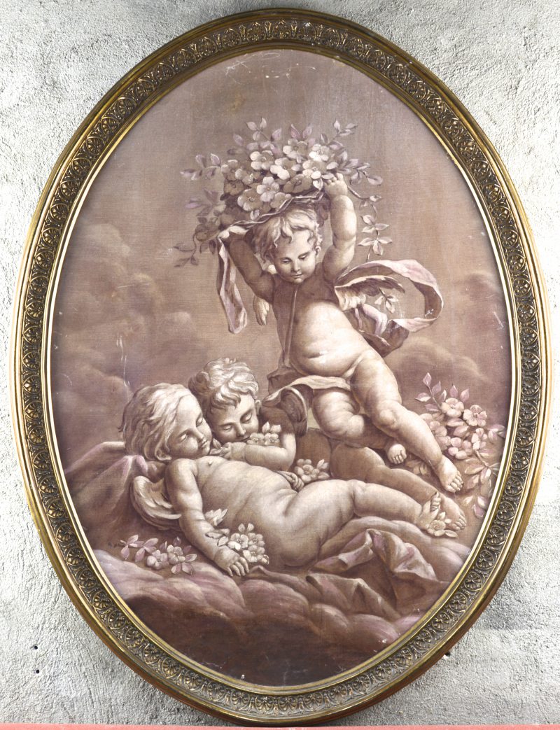 “Putti met guirlandes”. Een ovale sepiaschildering op doek. Einde XIXde eeuw naar barok voorbeeld. Ingelijst.