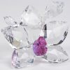 Een lot geslepen kristallen figuurtjes, bestaande uit Een schelp met parel, twee bloemen, een zwaan en een vlinder. Gemerkt.