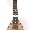 Een antieke mandoline, versierd met inlegwerk van verschillende houtsoorten en parelmoer. Brug manco, enkele barsten.