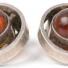 Twee halssnoeren, een armband en een paar oorbellen van 925 ‰ zilver bezet met amber. Twee ervan gemerkt Denmark N.E.From.