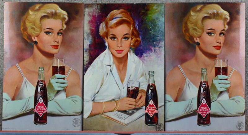 Drie herdrukken van reclamepanelen van Royal Crown Cola op karton.