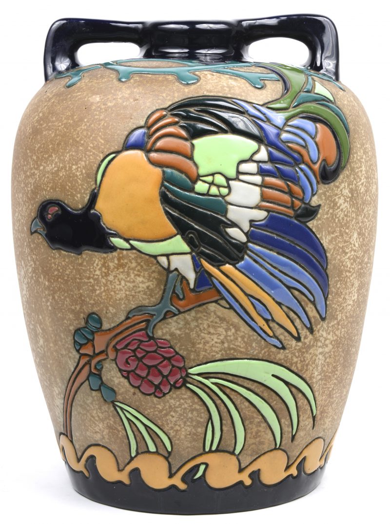 Een art deco sierkruik van aardewerl met emaildecoratie van een vogel en andere motieven. Onderaan gemerkt.