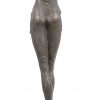 “Danseres uit het interbellum”. Een bronzen beeld naar een werk van Agathon Léonard. Op zwart marmeren sokkel.