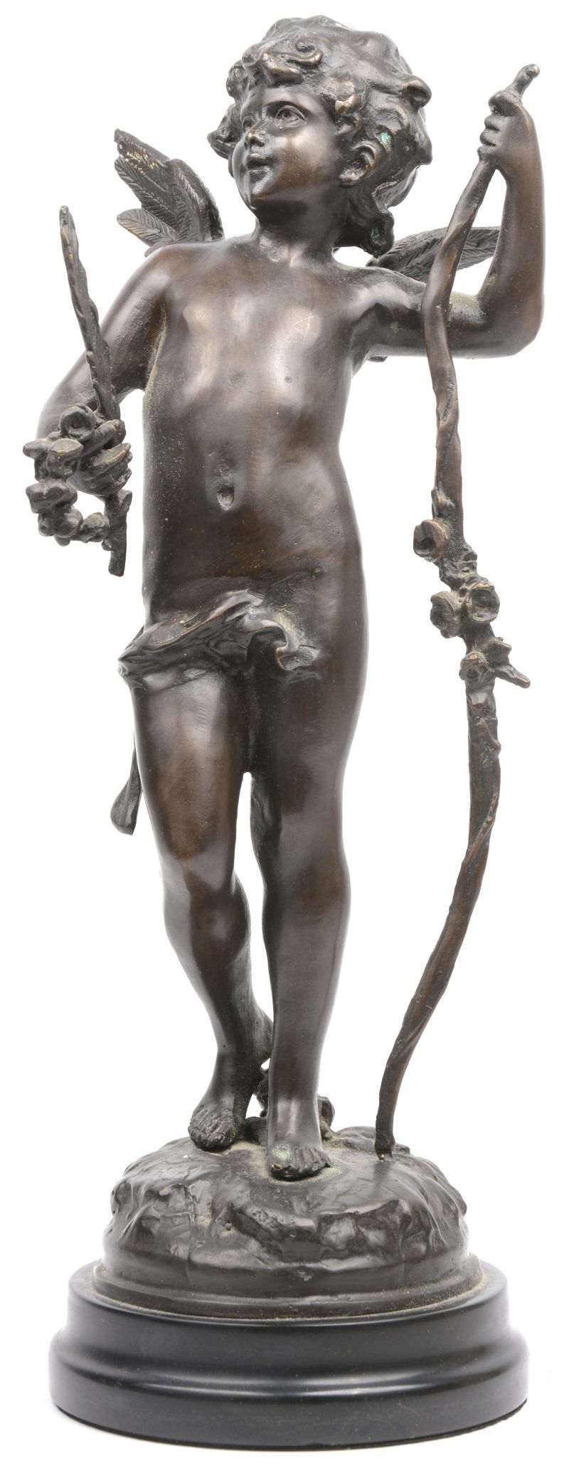 “Cupido”. Een bronzen beeld op zwart marmeren sokkel naar een werk van Auguste Moreau.
