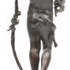 “Cupido”. Een bronzen beeld op zwart marmeren sokkel naar een werk van Auguste Moreau.