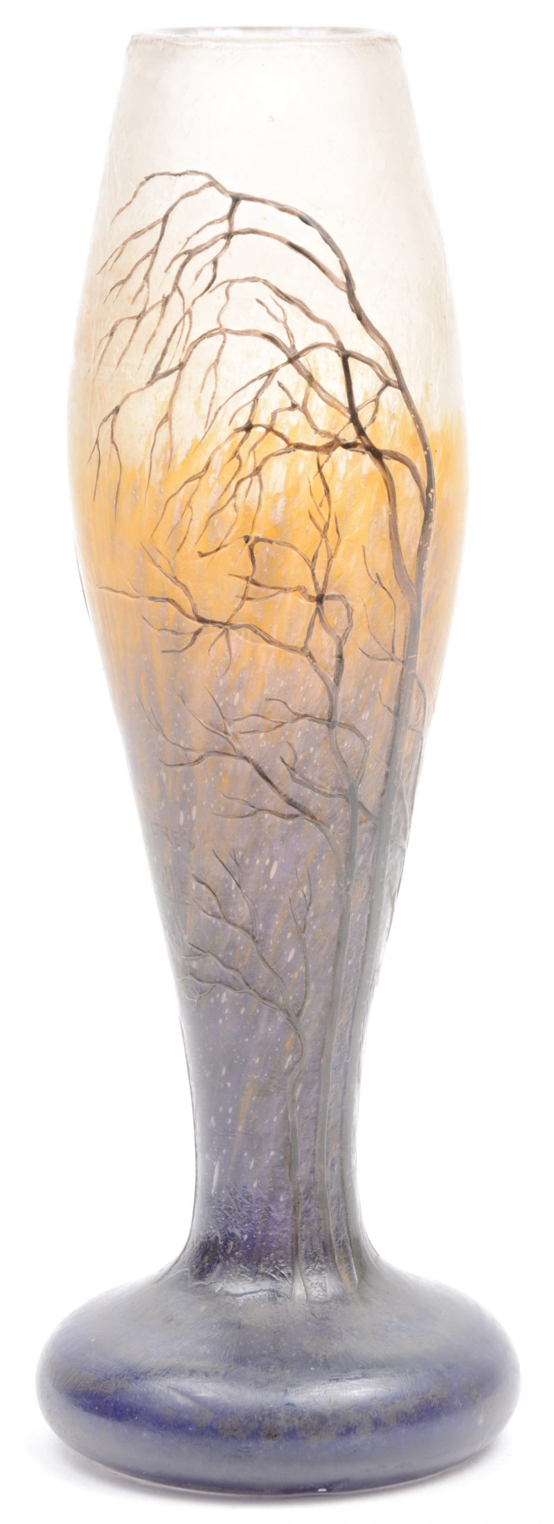Een art nouveau vaasje van meerkleurig glas, versierd met een geëtst decor van bomen. Gemerkt.