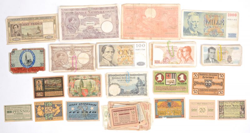 Een lot oud papiergeld (XXste eeuw, voor-en naoorlogs), o.m. Belgisch en Duits en Oostenrijks stads-en noodgeld (Marken en Heller).