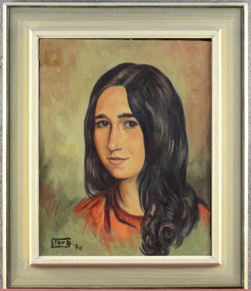“Portret van een jonge vrouw”. Olieverf op doek. Gesigneerd en gedateerd ‘70.