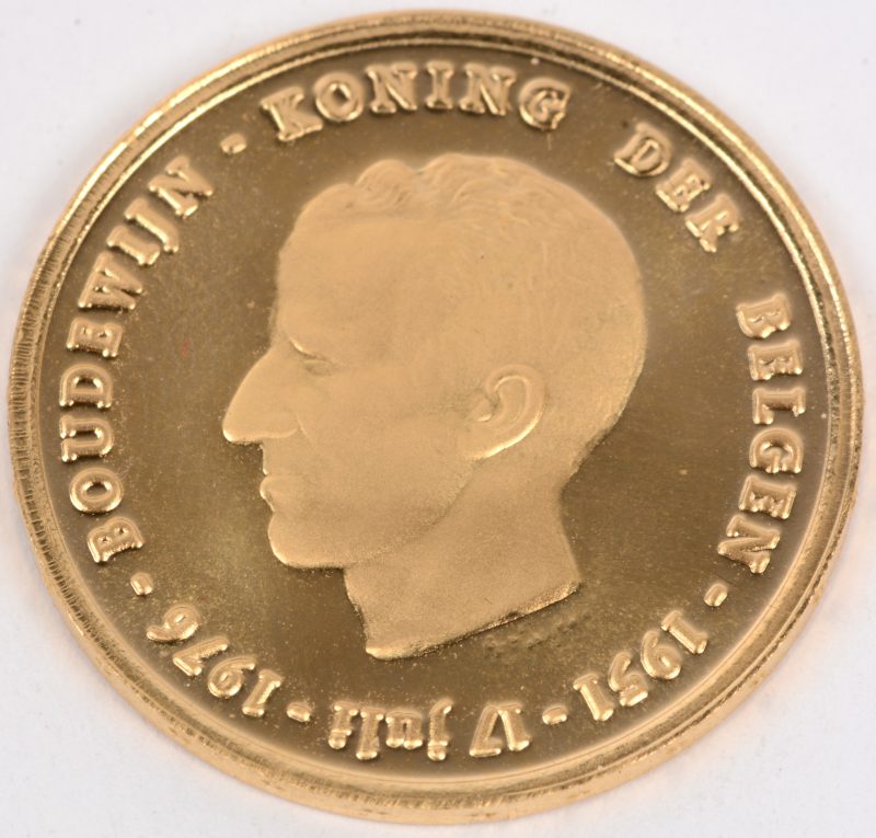 “Koning der Belgen”. Een 18 karaats geel gouden munt. Boudewijn 1951- 17 juli 1976.