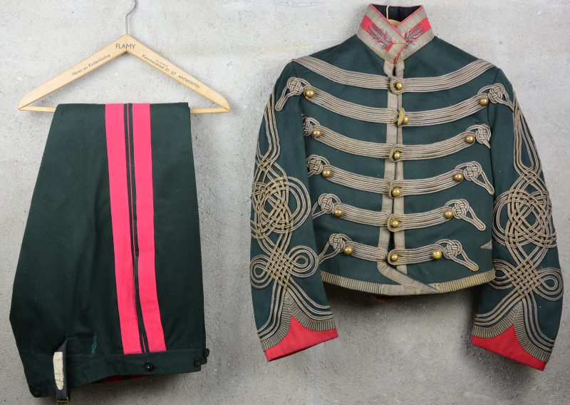 Een XIXe eeuws uniform van een Belgische stafbrevethouder.