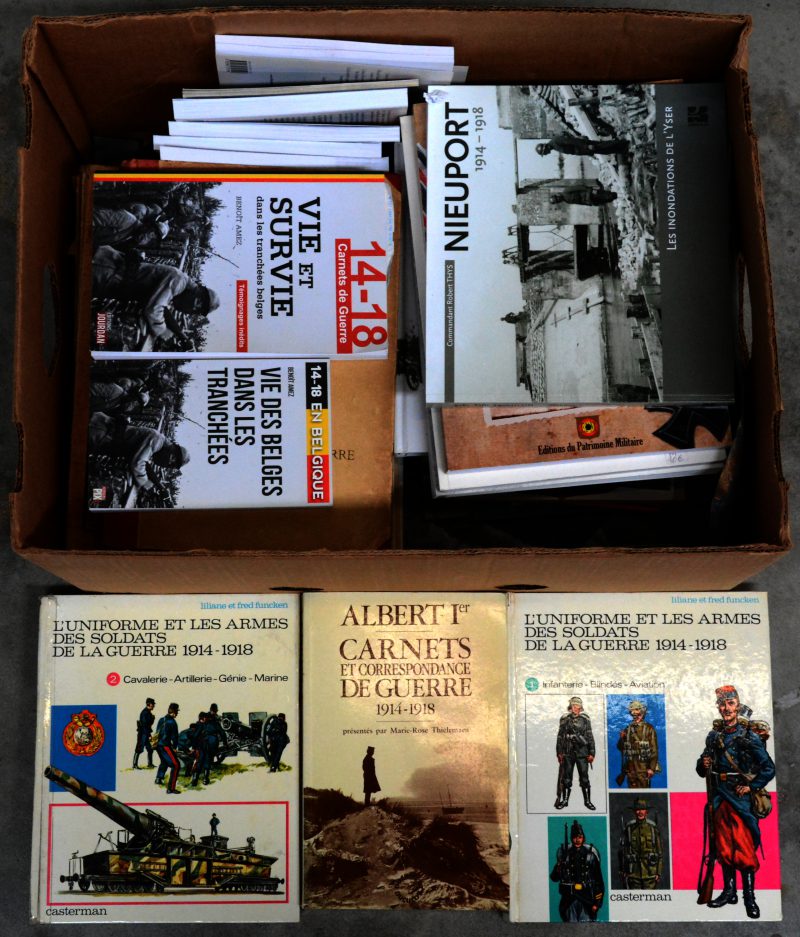 Een gevarieerd lot Franstalige boeken met betrekking tot de Eerste Wereldoorlog.