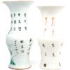 Twee Yenyen-vorm vazen van Chinees porselein met meerkleurige decors.