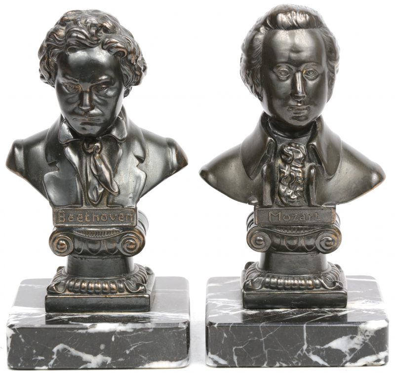 “Beethoven” & “Mozart”. Twee zamaken bustes naar ontwerp van Piedboeuf. Op marmeren sokkels.