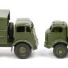 Een lot schaalmodellen van militaire voertuigen. Dinky Toys & Corgi Toys