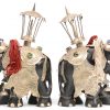 Een paar gebeeldhouwd ebbenhouten olifantjes met gedreven verzilverde versieringen met glazen kraaltjes.