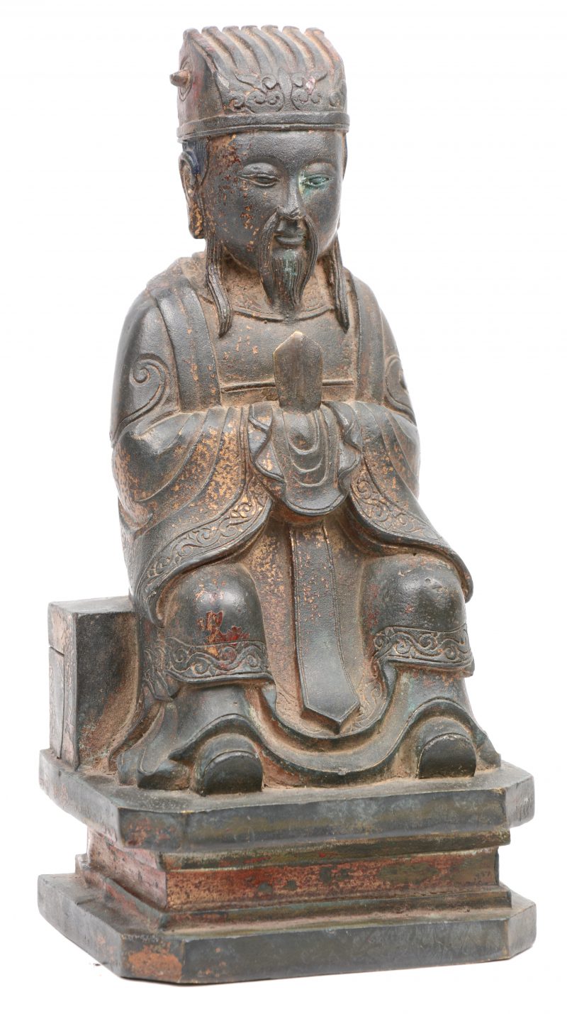 Een Keizerlijke voorstelling van brons met sporen van polychromie.