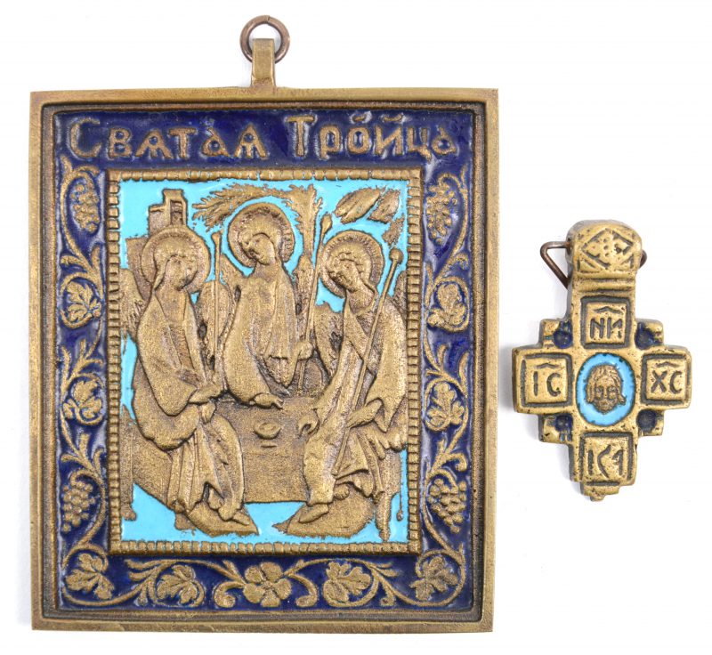 “De Heilige Drievuldigheid verschenen aan Abraham”. Bronzen icoon met lichtblauw email. We voegen een klein kruis toe.