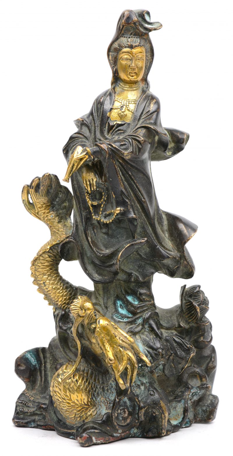 “Guan Yin met draak”. Een bronzen beeldje.