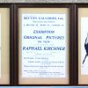 Een reeks van veertien reproducties naar werken van Raphal Kirchner. Engels werk. Met ingekaderde flyer van de tentoonstelling.