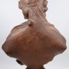 “Madame de Barry” Een terracotta buste. Kleine beschadiging.