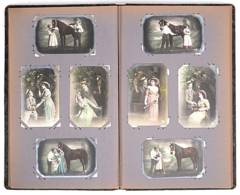 Een album met 270 oude prentkaarten van begin XXe eeuw.