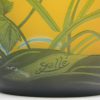 Glaspasta vaas met groen art nouveau bladmotief in de geest van Emile Gallé. Apocrief merk.