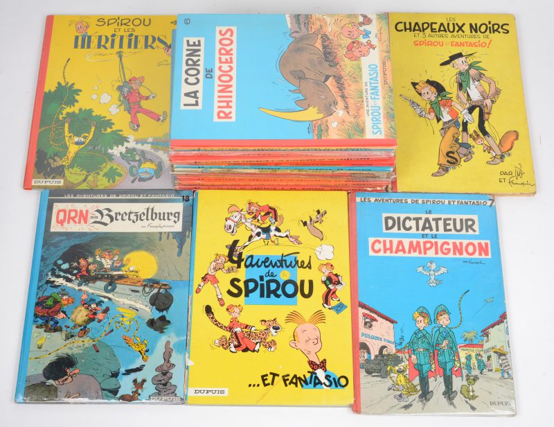 Lot van 17 stripalbums in de Franse taal. “Spirou et Fantasio”. Ed. Dupuis. Waaronder “Les Chapeaux Noirs” (1952), “Les Voleurs du Marsupilami” (1954) en heruitgaven uit de jaren ‘60 en begin ‘70. Enkele zeer sletig.