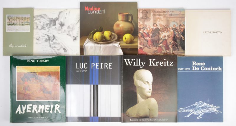 Een lot monografieën:- “Luc Peire”- “A. Vermeire”- “Rene De Coninck”- “Willy Kreits”- “Nadin Lundahl”- “Gustaaf Wappers”- “Willem Parels”- “Leon smets”- “Albijn Van de Abeele”