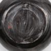 Een platte ronde siervaas van geglazuurd aardewerk. Jaren ‘70. Onderaan gemonogrameerd.