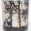 Een reeks van vier glazen kaarsenhouders met een decor van herten en bomen.