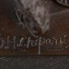 “Danseres”. Een bronzen beeld op sokkel van meersoortig marmer. Naar een werk van Chiparus.