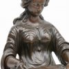 Een allegorisch bronzen beeld met opschrift “Mathieu de Dombasle” & “Olivier de Serres”.